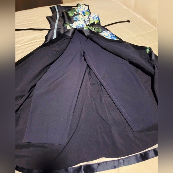 Kay Unger Barbara Floral Gown.  - Picture 12 of 16